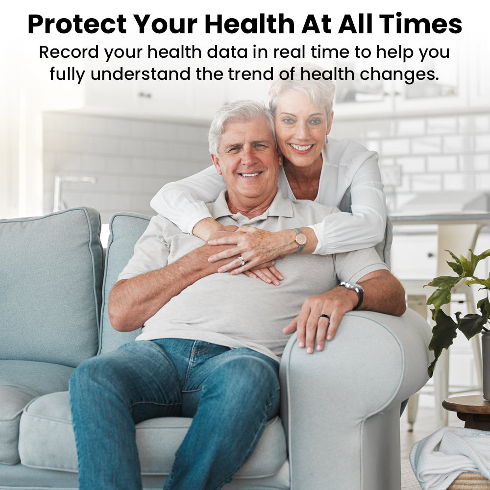 Couple sitting on a sofa wearing the black Fitlybuy Kexi-Life R03 smart health monitoring ring.
