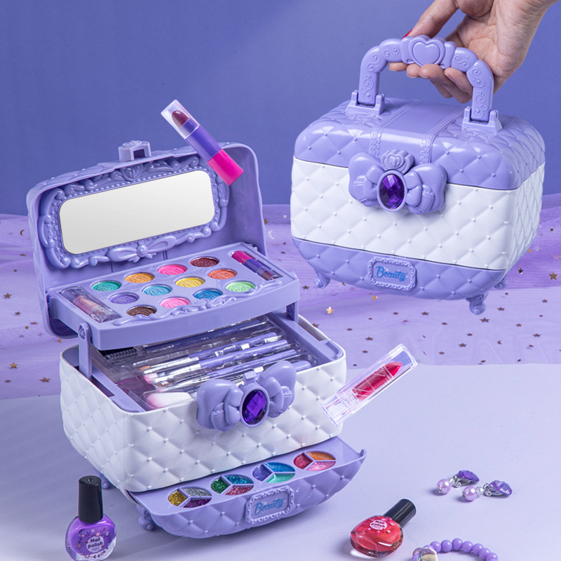 Fitlybuy princess makeup kit: purple and white quilted vanity case with toy eyeshadow, lipstick, brushes, and polish.