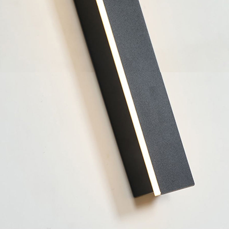 Fitlybuy modern black linear LED outdoor wall light with a minimalist vertical design against a white background.