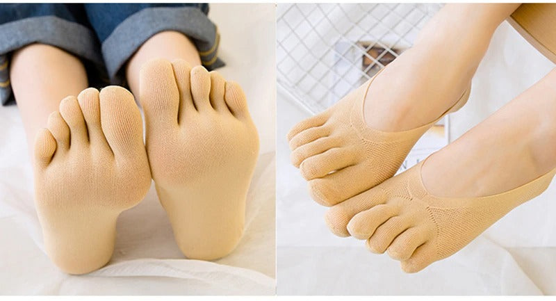 Fitlybuy beige compression toe socks with five-toe design, featuring arch support on a person’s feet.