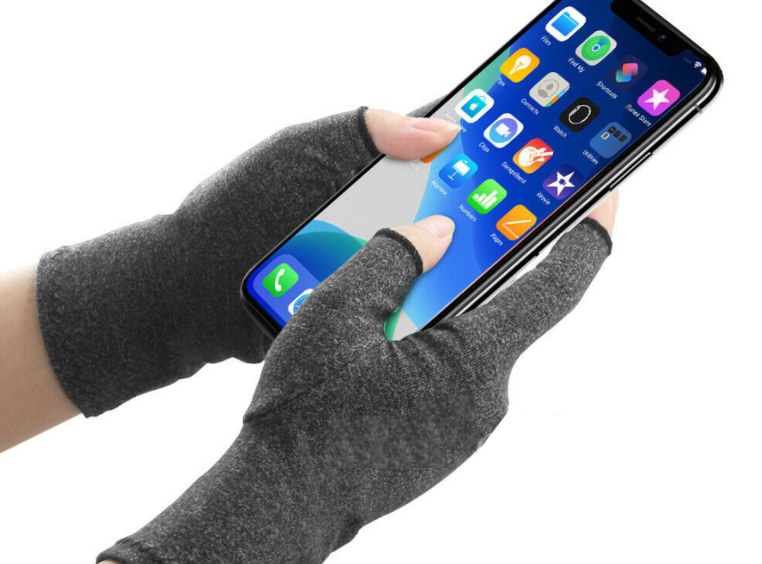 Fitlybuy charcoal grey fingerless compression gloves providing therapeutic warmth while using a smartphone.