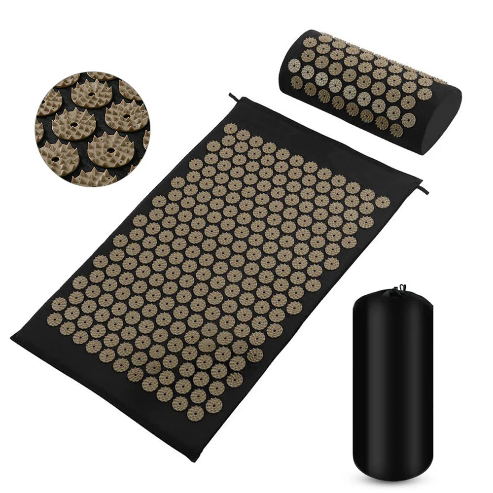 Fitlybuy black acupressure yoga mat and pillow set with beige, circular, spiky ergonomic pressure point discs and bag.