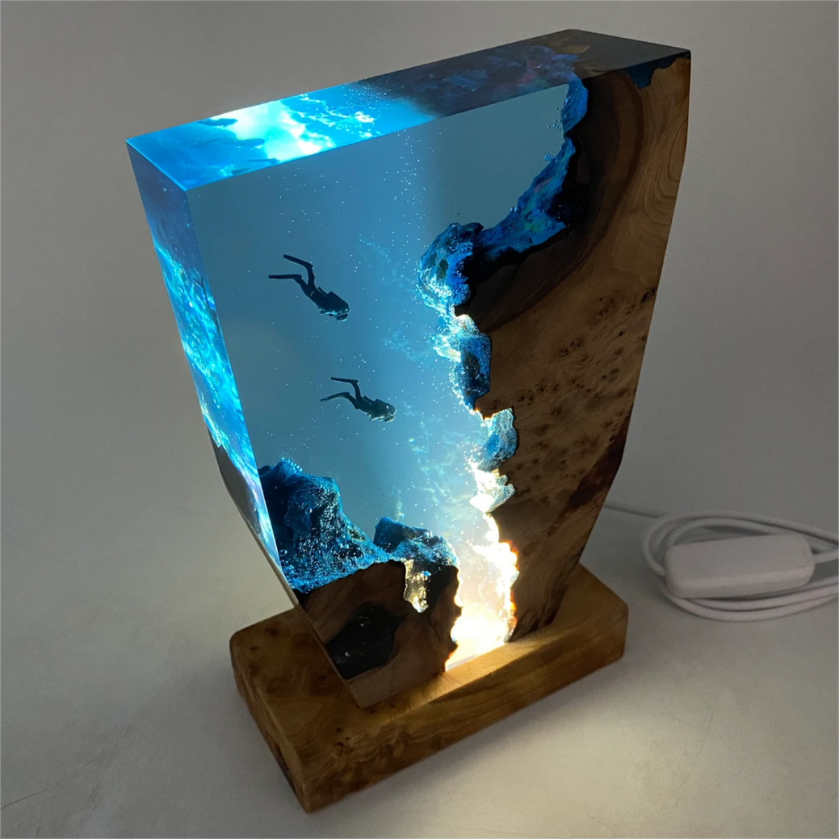 Fitlybuy ocean-themed epoxy resin and wood lamp with softglow night light, featuring two divers in a deep blue sea.